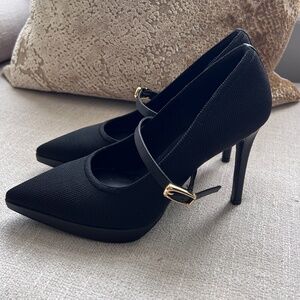 Cozy island is Pointed Toe Heeled Platform Pumps
